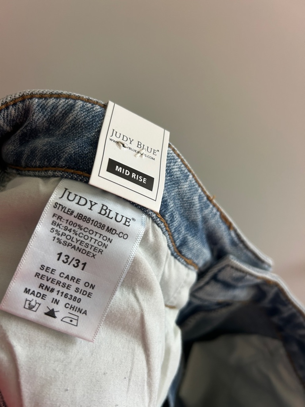 Judy Blue 90s Jeans - Picture 9 of 9